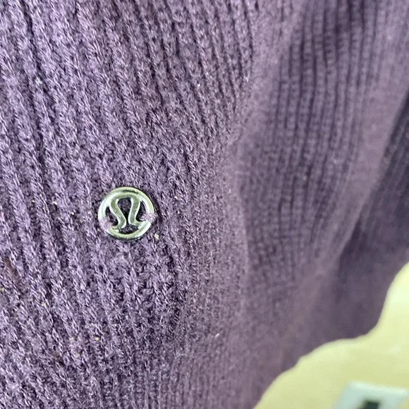 🍒 CHIC + COZY!! 💜 EUC Lululemon Seva Sweater | Sz 6 | Black Cherry | Retail $106 - Picture 10 of 14